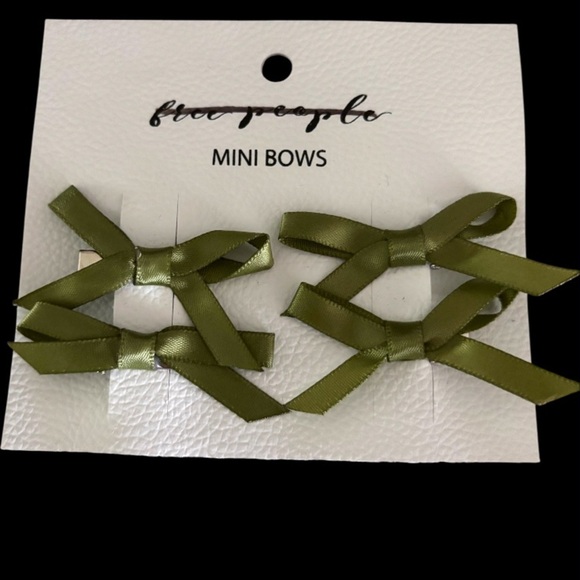 Free People Accessories - Free People Mini Bow Set NWT